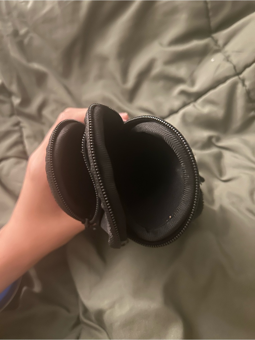Compact black arm tech pouch - Picture 3 of 5